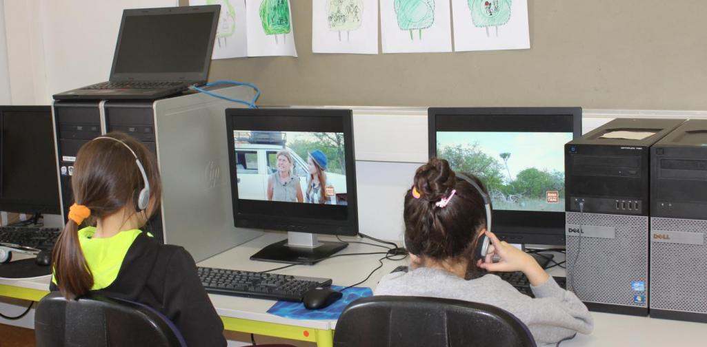 Computerplätze in jeder Klasse